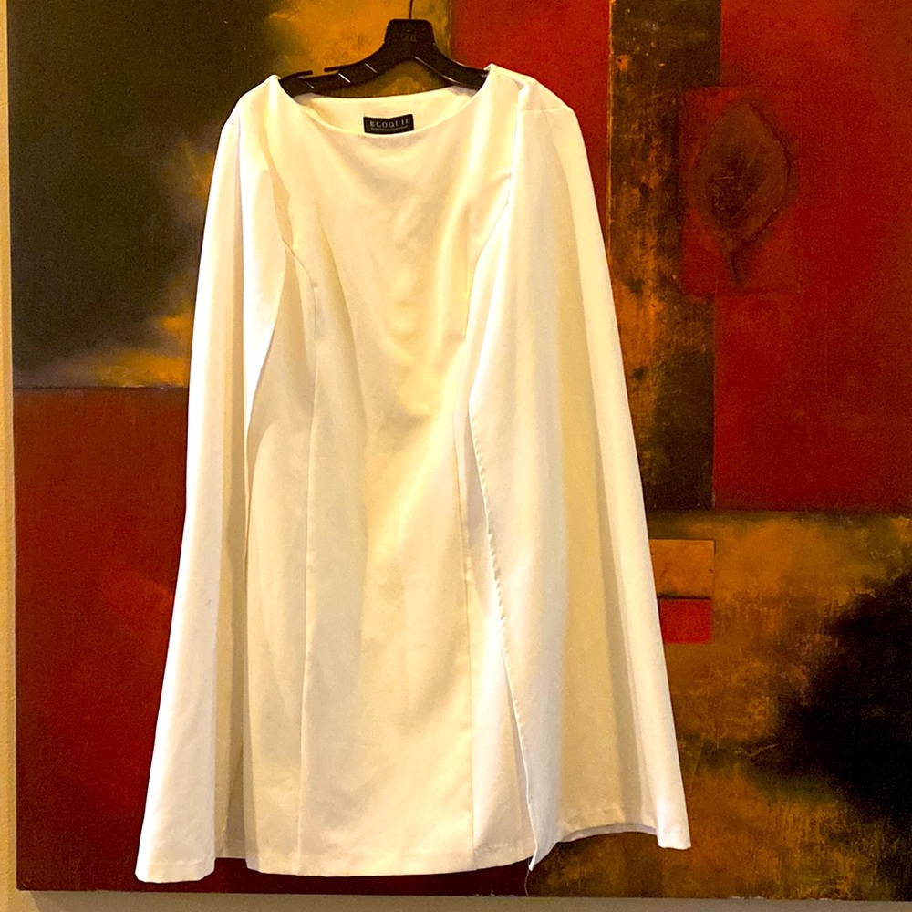 Women’s white cape dress size 14 never worn